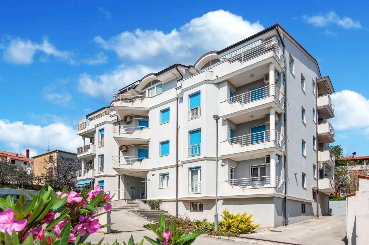 Apartment Lungomare Pula Extérieur photo